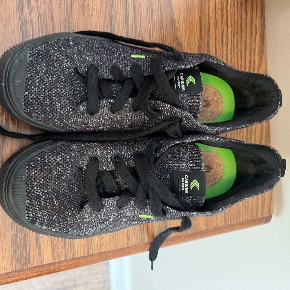 Cariuma Black Gray Casual woven bamboo knit IBI Sneakers. Sustainable - Picture 2 of 10